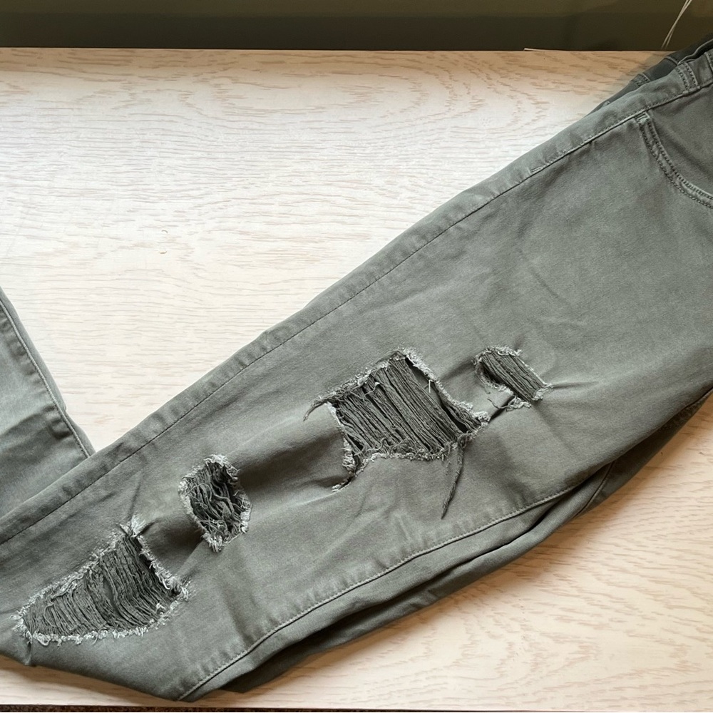 American Eagle ripped jeans